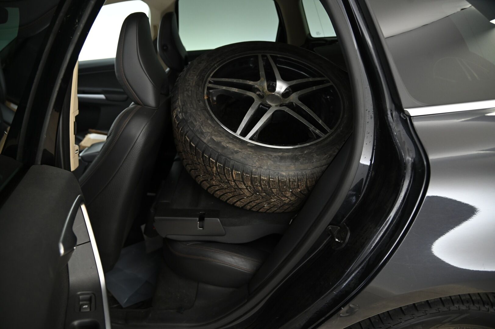 Volvo XC60 2010 D5 AWD Summum aut *Myydään Huutokaupat.com*