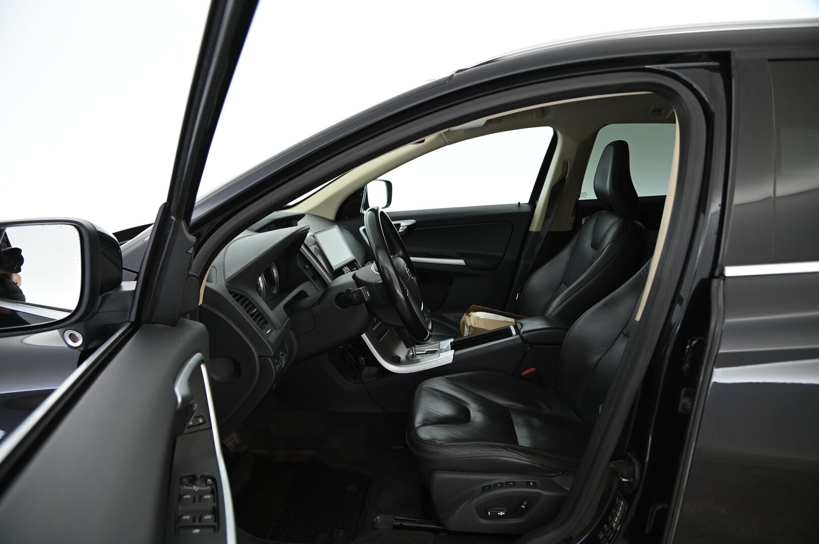Volvo XC60 2010 D5 AWD Summum aut *Myydään Huutokaupat.com*