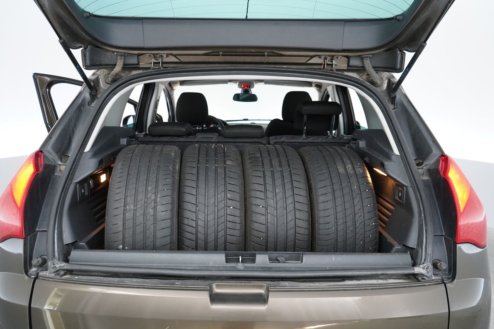 Peugeot 3008 2010 YritysOutlet - Myydään vain yrityksille - Kahdet renkaat / Hyvät varusteet / Pitkä leima