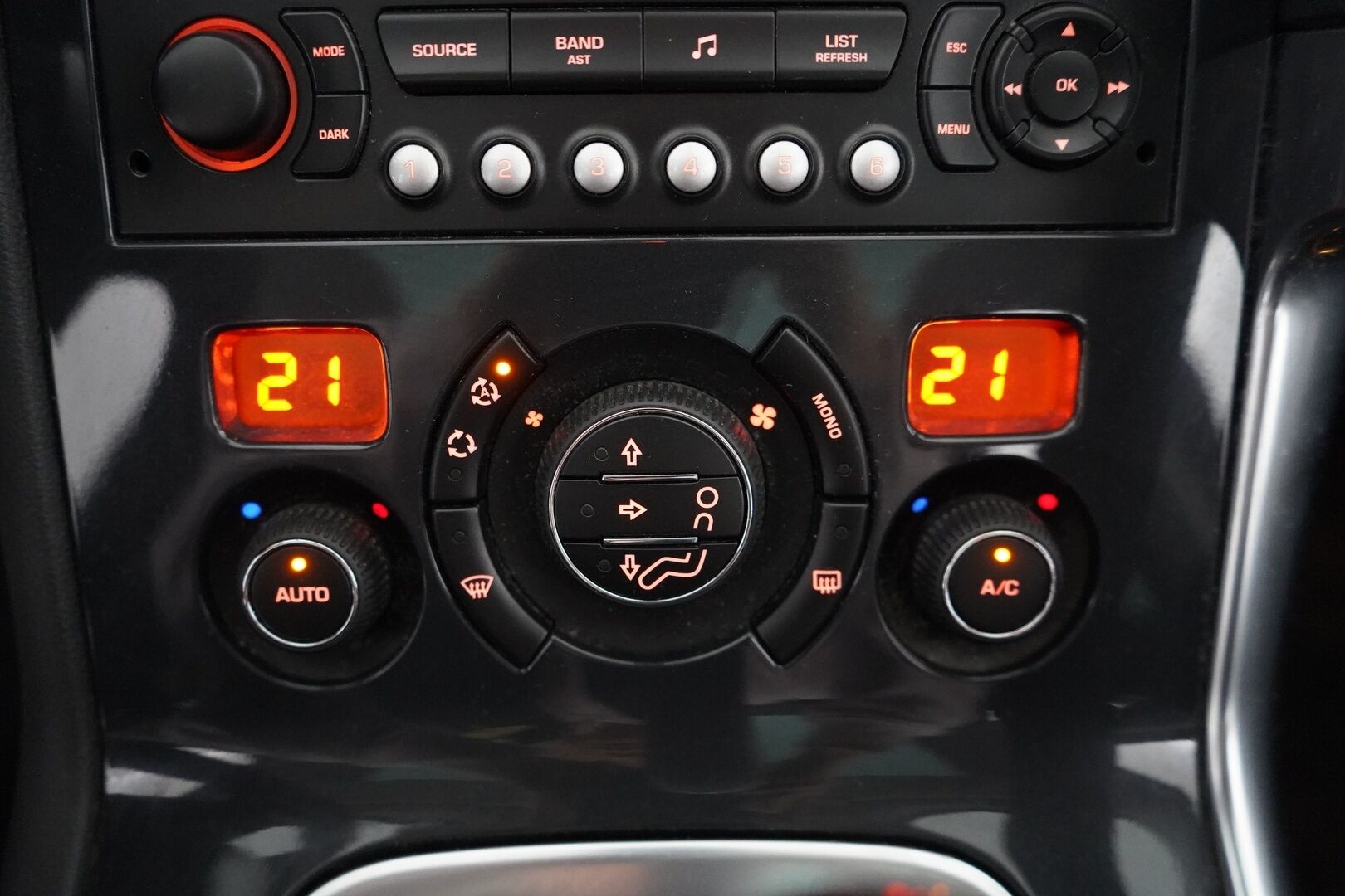 Peugeot 3008 2010 YritysOutlet - Myydään vain yrityksille - Kahdet renkaat / Hyvät varusteet / Pitkä leima