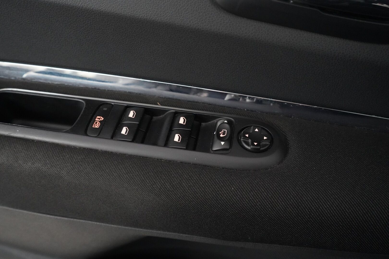 Peugeot 3008 2010 YritysOutlet - Myydään vain yrityksille - Kahdet renkaat / Hyvät varusteet / Pitkä leima