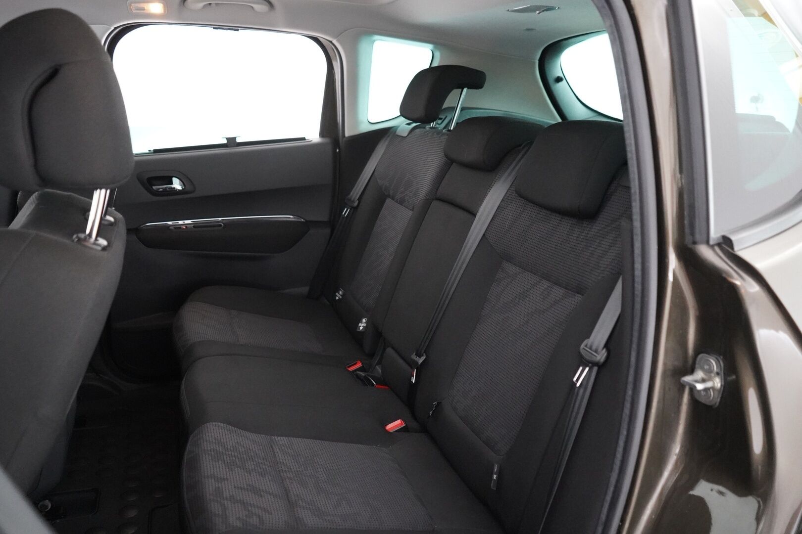 Peugeot 3008 2010 YritysOutlet - Myydään vain yrityksille - Kahdet renkaat / Hyvät varusteet / Pitkä leima