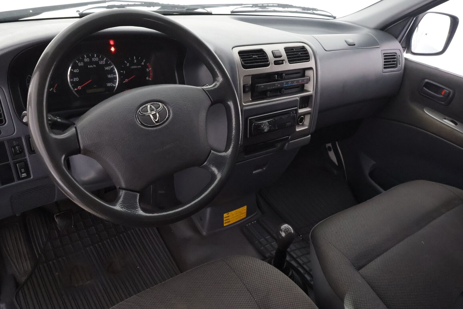 Toyota Hiace 2010 2,5 D-4D 95 4ov pitkä - | Koukku | Lohkolämmitin | Facelift | CD&AUX | Sähköpeilit | Penkinlämmittimet | 1-om Suomi-auto | Kahdet renkaat |