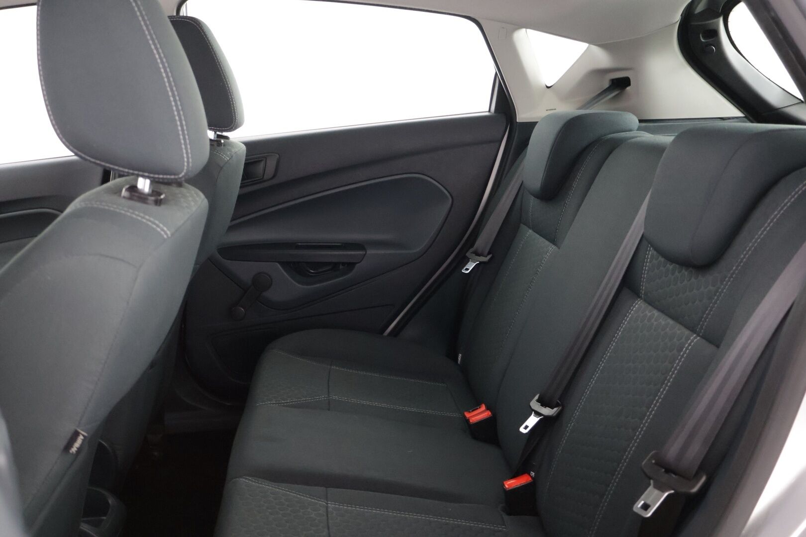 Ford Fiesta 2010 1,25 82 hv Titanium M5 5-ovinen *Lohko / Suomi-auto / 2 x renkaat / Penkinlämmitin* - Juuri saapunut suomi-auto loistavalla huoltohistorialla 