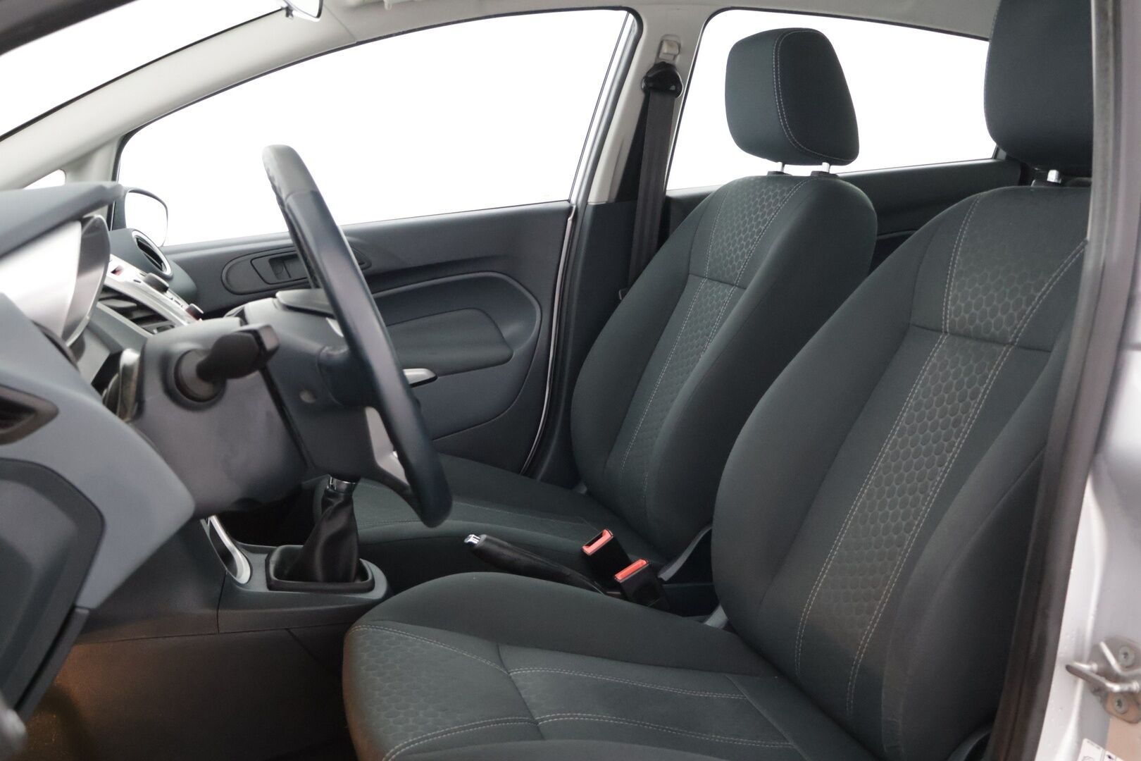 Ford Fiesta 2010 1,25 82 hv Titanium M5 5-ovinen *Lohko / Suomi-auto / 2 x renkaat / Penkinlämmitin* - Juuri saapunut suomi-auto loistavalla huoltohistorialla 