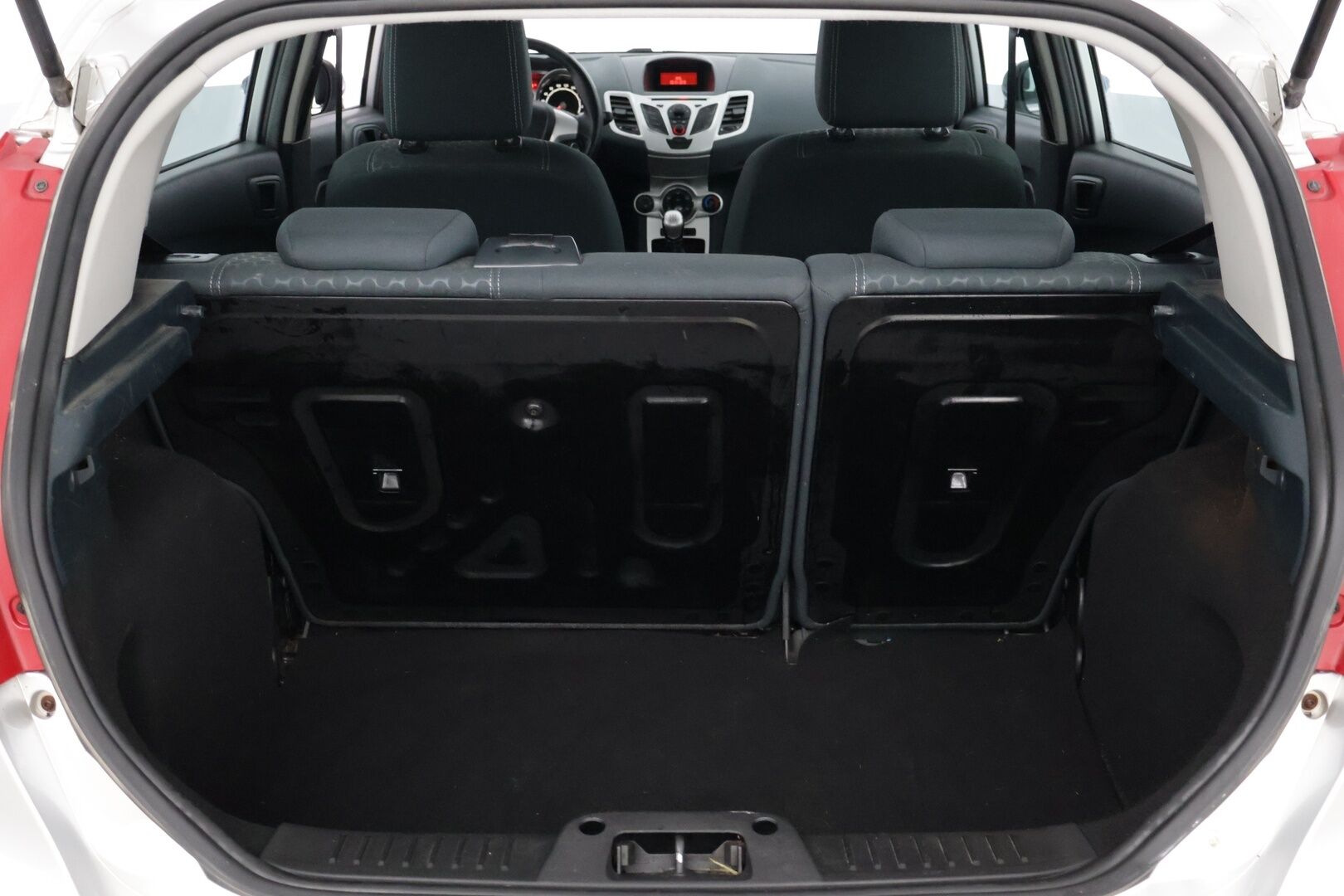 Ford Fiesta 2010 1,25 82 hv Titanium M5 5-ovinen *Lohko / Suomi-auto / 2 x renkaat / Penkinlämmitin* - Juuri saapunut suomi-auto loistavalla huoltohistorialla 