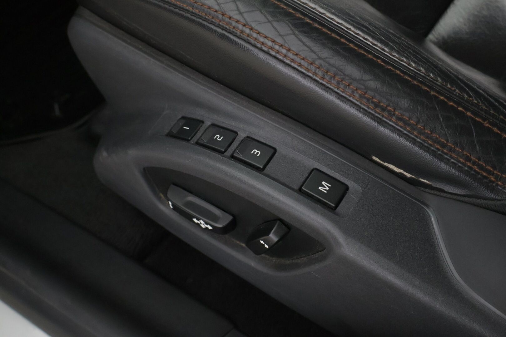 Volvo XC60 2010 D5 AWD Summum aut - Muistipenkit | Webasto | Vetokoukku | Suomi-auto | Siisti & hyvin huollettu | Kahdet renkaat 