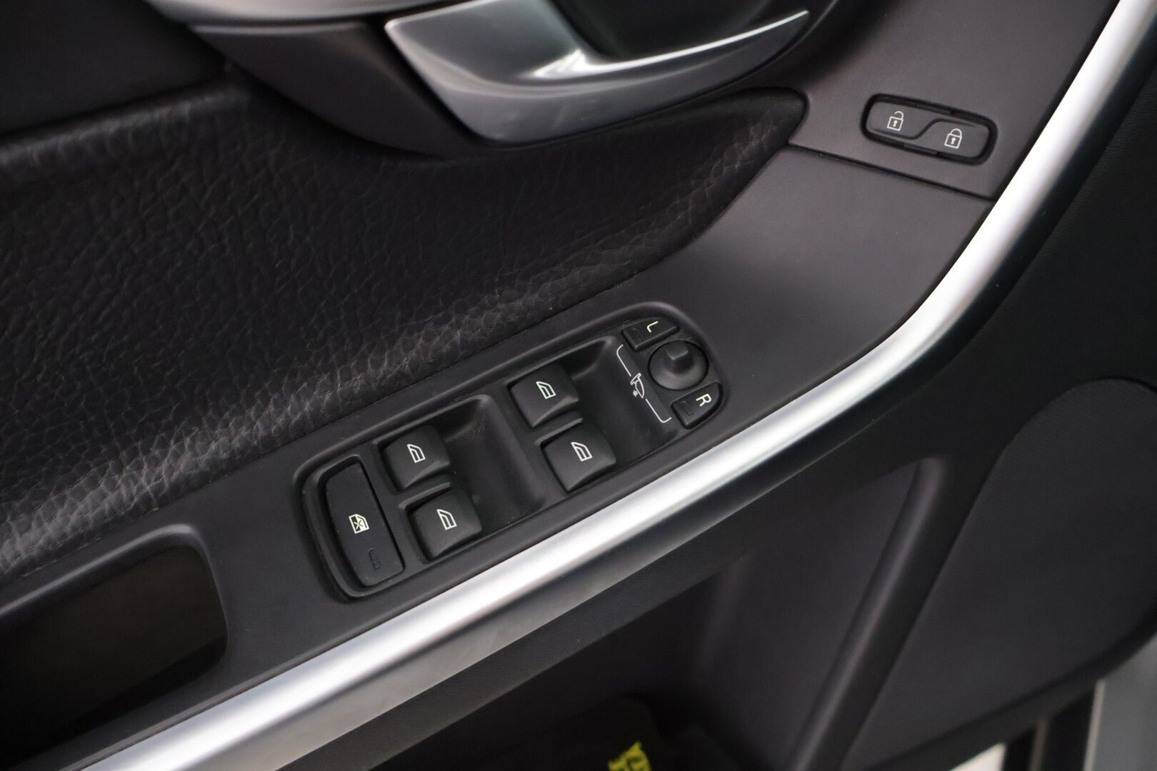 Volvo XC60 2010 D5 AWD Summum aut - Muistipenkit | Webasto | Vetokoukku | Suomi-auto | Siisti & hyvin huollettu | Kahdet renkaat 