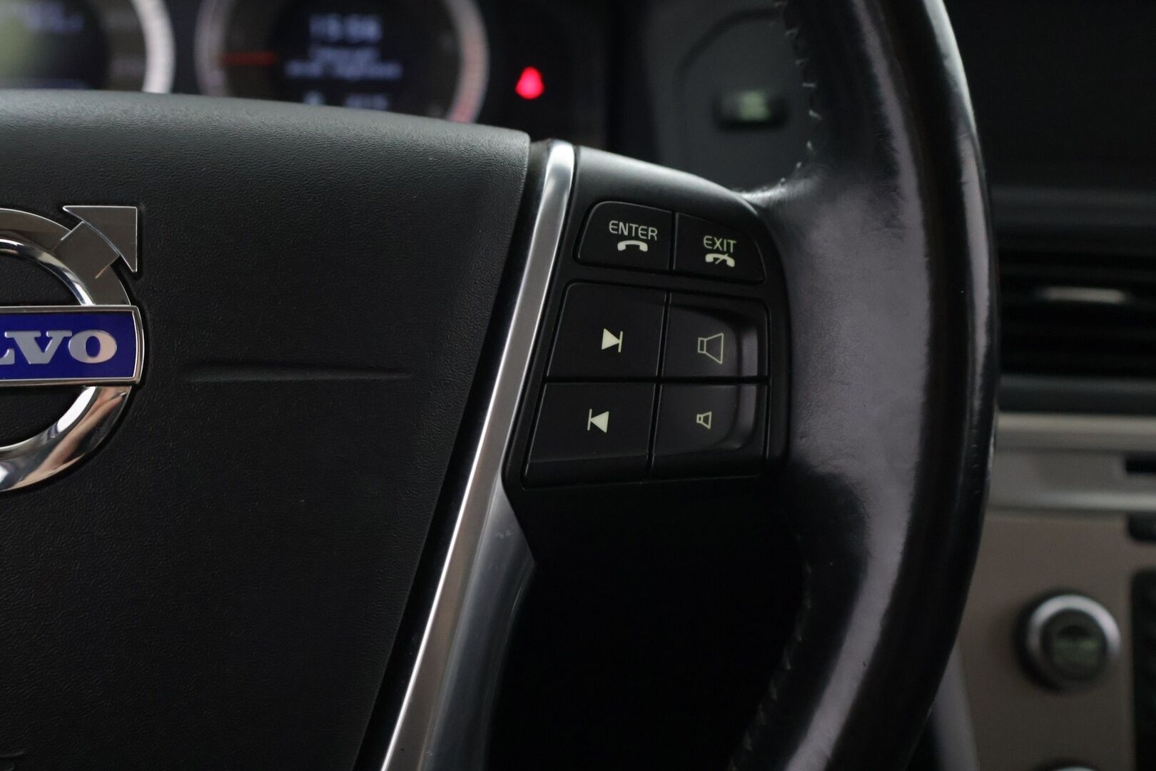 Volvo XC60 2010 D5 AWD Summum aut - Muistipenkit | Webasto | Vetokoukku | Suomi-auto | Siisti & hyvin huollettu | Kahdet renkaat 