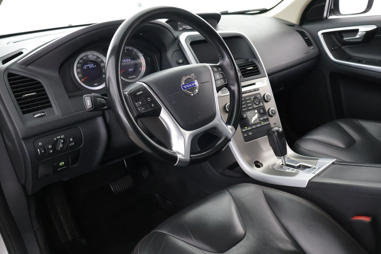 Volvo XC60 2010 D5 AWD Summum aut - Muistipenkit | Webasto | Vetokoukku | Suomi-auto | Siisti & hyvin huollettu | Kahdet renkaat 