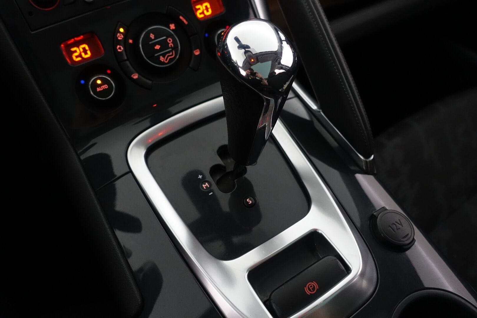 Peugeot 3008 2010 Sport HDi 110 FAP 2Tronic - Myydään Huutokaupat.com - – Tämä auto myydään huutokaupat.com -sivuston kautta | HUD | Panorama | Vetokoukku | Lohko+Sisäp. | Suomi-auto | Tutkat | Vakkari | 2X Renkaat & Vanteet |