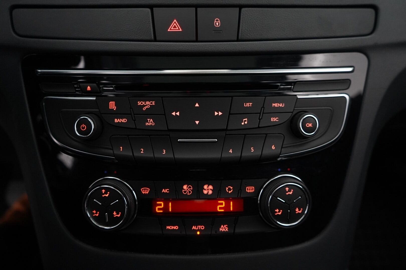 Peugeot 508 2012 SW Active THP 156 Automaatti Limited - YritysOutlet - Myydään vain yrityksille - Kahdet hyvät renkaat / Lohko + sisähaara / Suomiauto