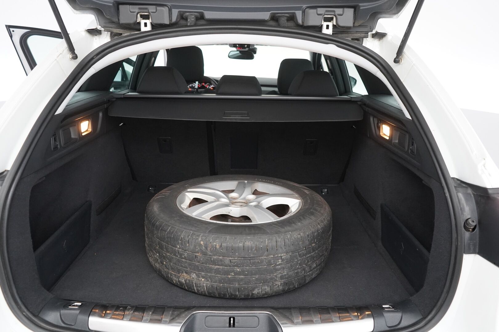 Peugeot 508 2012 SW Active THP 156 Automaatti Limited - YritysOutlet - Myydään vain yrityksille - Kahdet hyvät renkaat / Lohko + sisähaara / Suomiauto