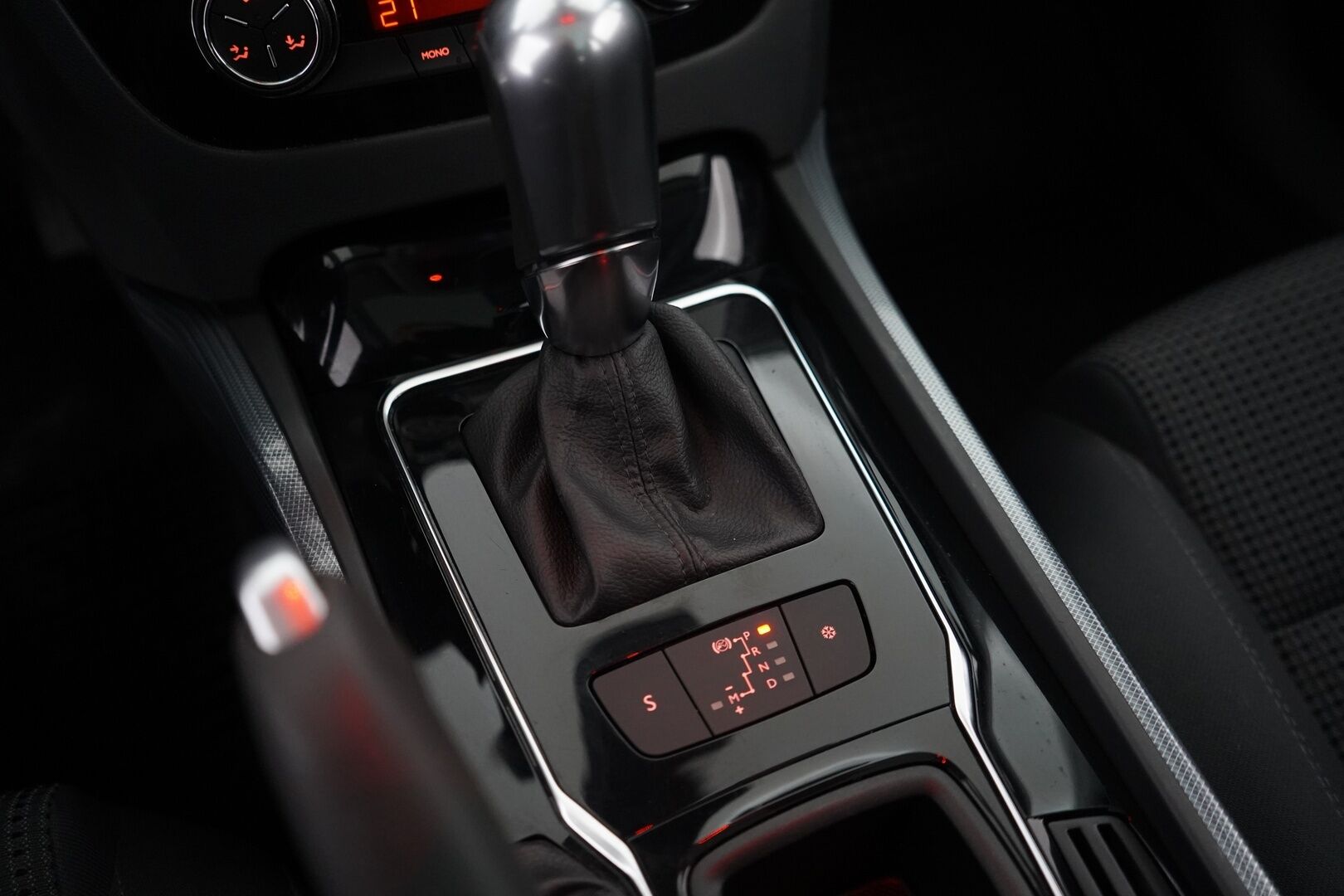 Peugeot 508 2012 SW Active THP 156 Automaatti Limited - YritysOutlet - Myydään vain yrityksille - Kahdet hyvät renkaat / Lohko + sisähaara / Suomiauto