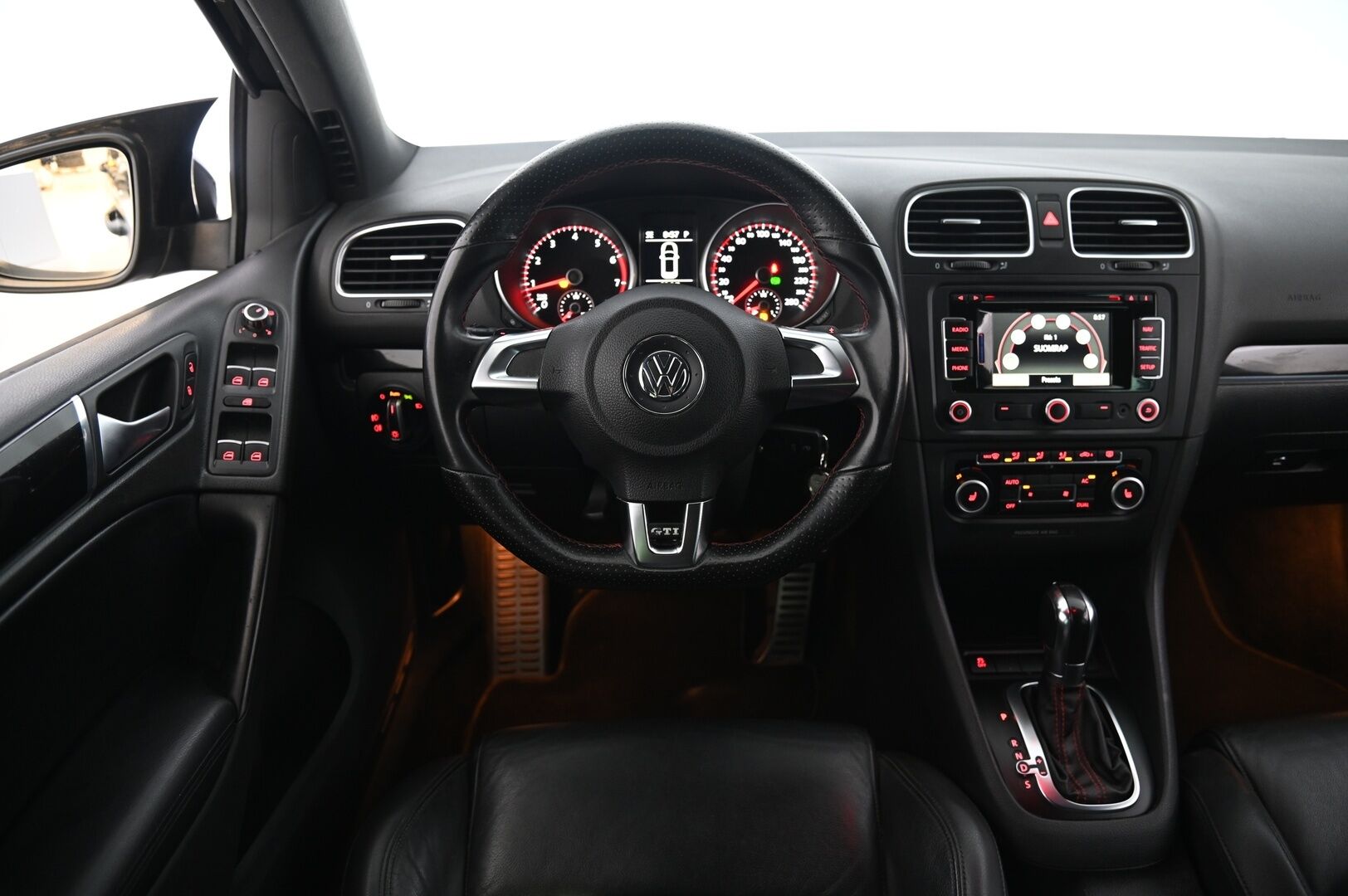 Volkswagen Golf 2012 GTI 2,0 155 kW (210 hv) DSG-autom.*MYYDÄÄN HUUTOKAUPPA.COM*