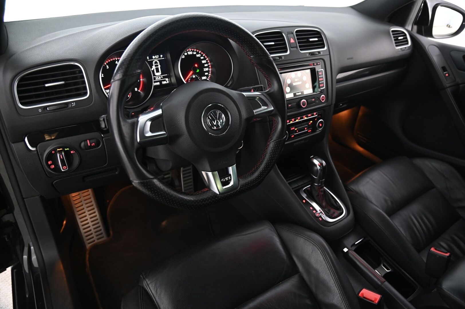 Volkswagen Golf 2012 GTI 2,0 155 kW (210 hv) DSG-autom.*MYYDÄÄN HUUTOKAUPPA.COM*