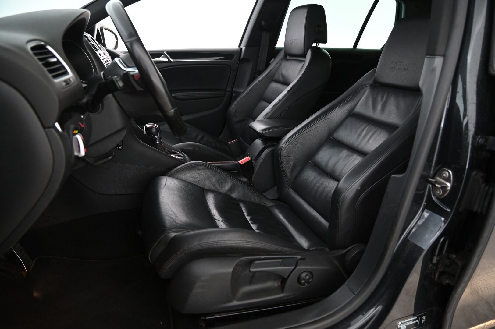 Volkswagen Golf 2012 GTI 2,0 155 kW (210 hv) DSG-autom.*MYYDÄÄN HUUTOKAUPPA.COM*