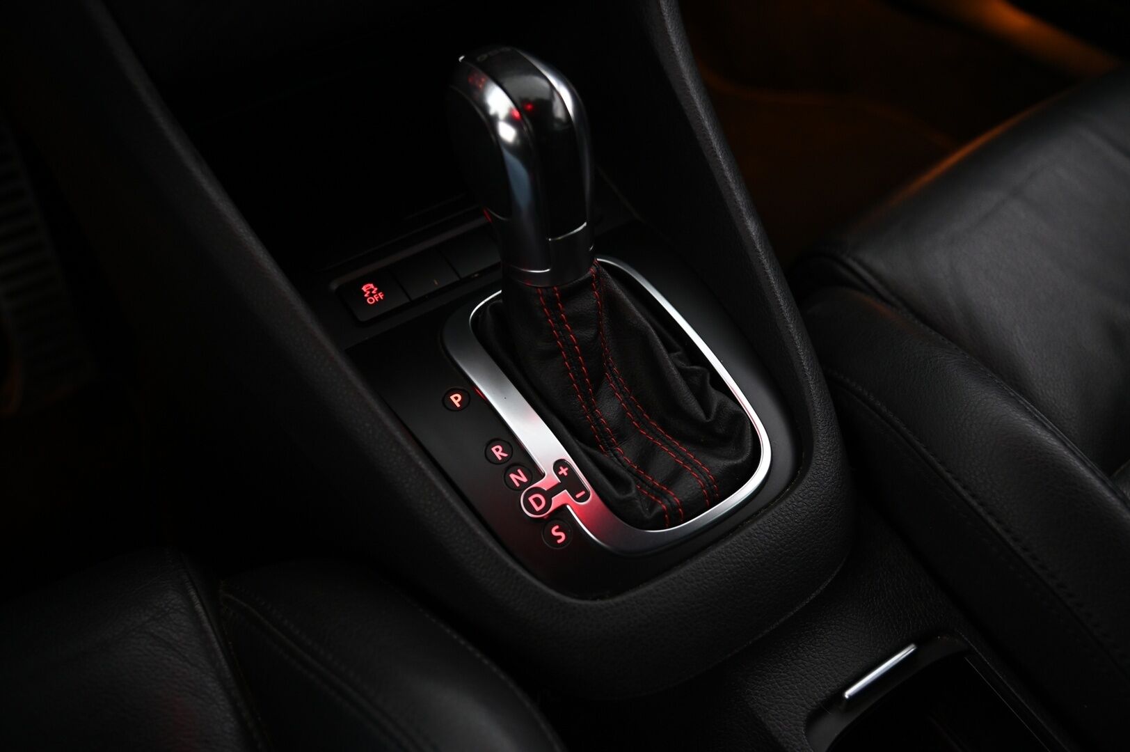 Volkswagen Golf 2012 GTI 2,0 155 kW (210 hv) DSG-autom.*MYYDÄÄN HUUTOKAUPPA.COM*