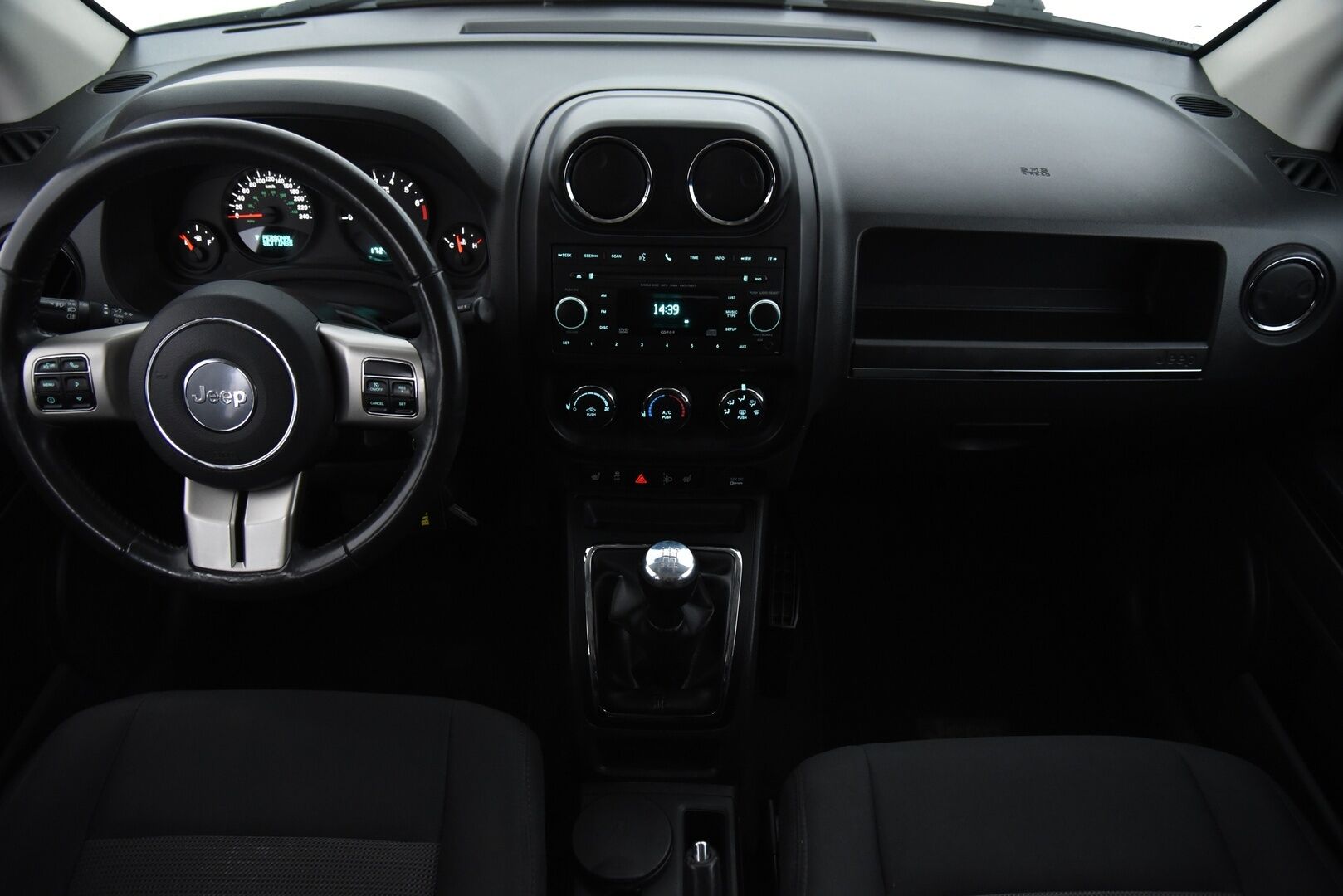 Jeep Compass 2012 4x2 2,0 M5 Sport / Suomi-Auto / Vakkari / P.Tutka / - 2x Renkaat 