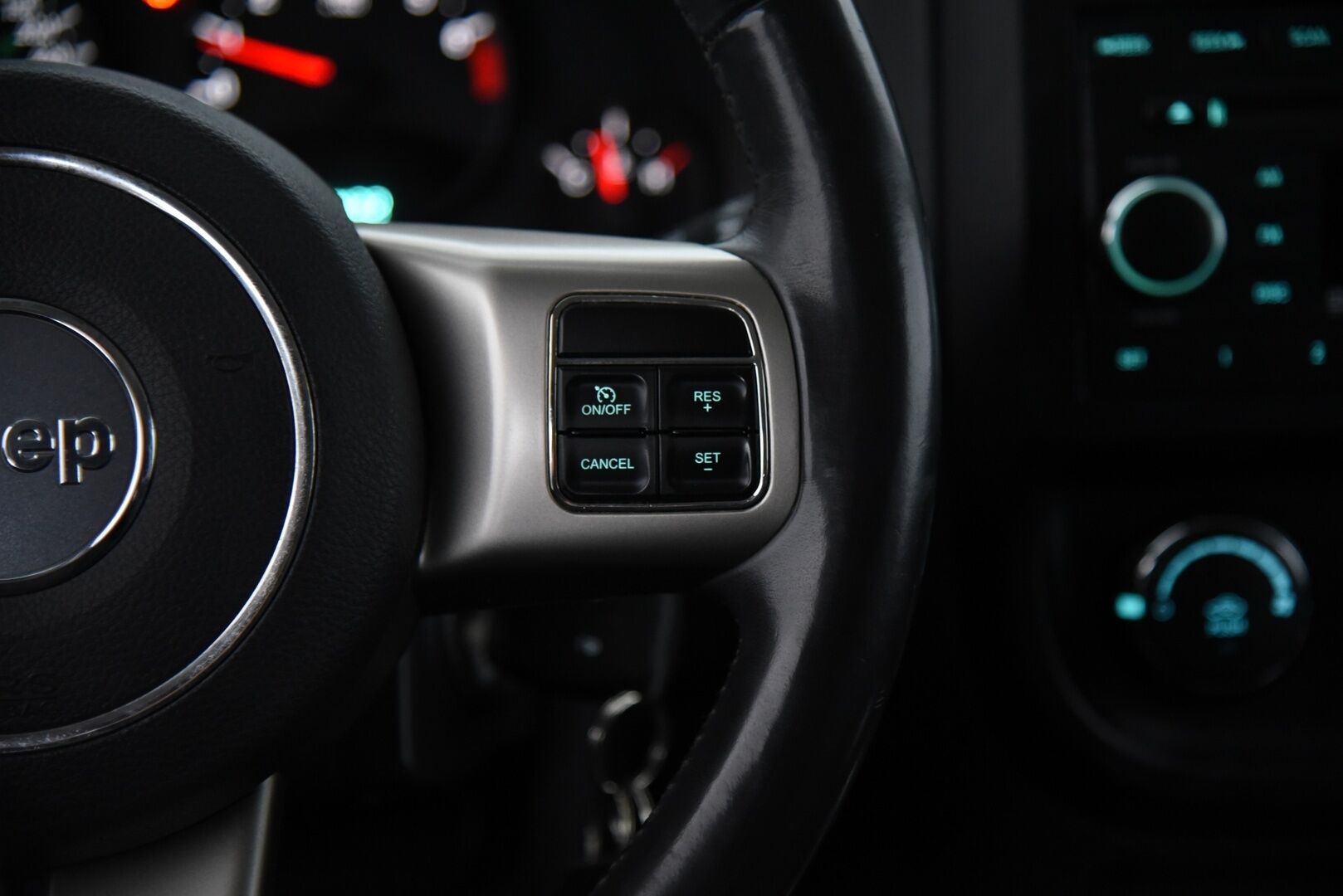 Jeep Compass 2012 4x2 2,0 M5 Sport / Suomi-Auto / Vakkari / P.Tutka / - 2x Renkaat 
