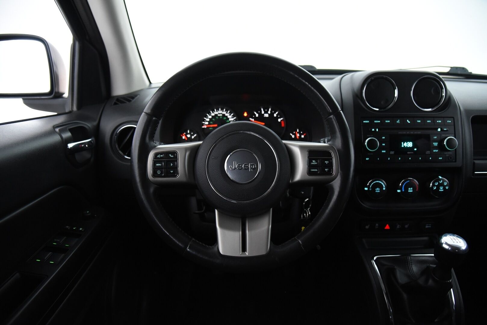Jeep Compass 2012 4x2 2,0 M5 Sport / Suomi-Auto / Vakkari / P.Tutka / - 2x Renkaat 