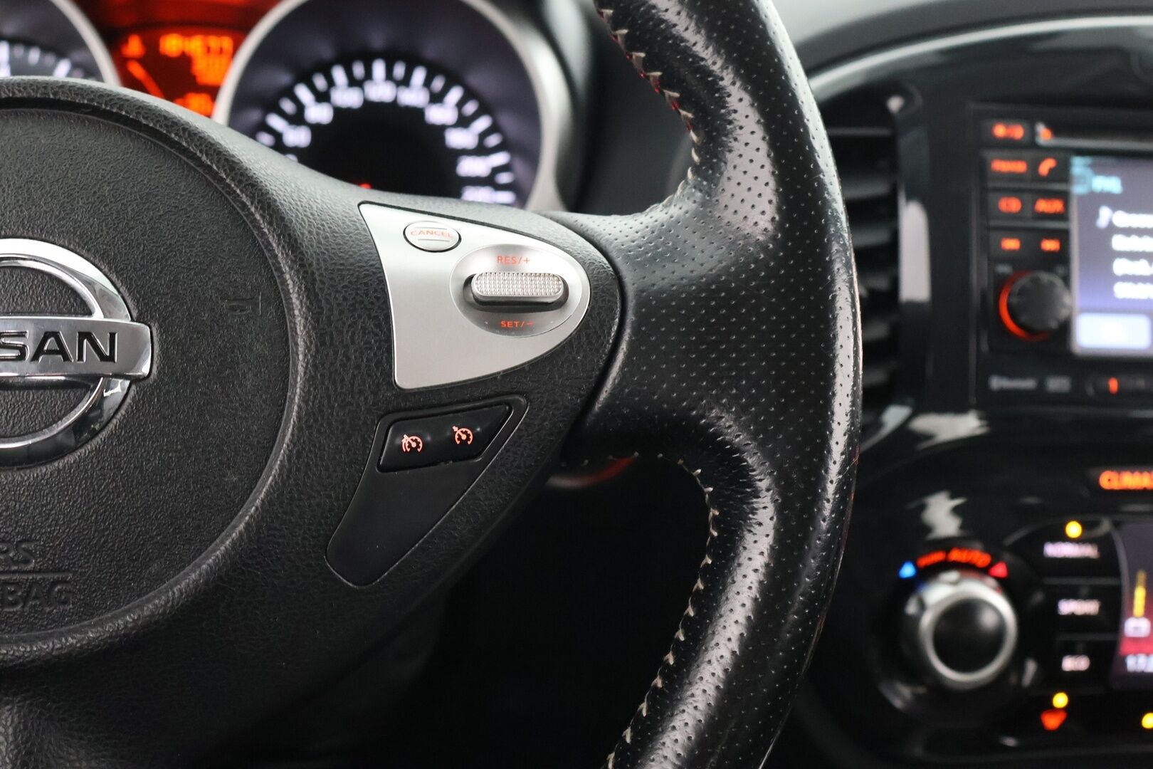 Nissan Juke 2012 1,6L Tekna 2WD CVT Shiro Leather IMS - Vaihteisto viallinen | Nahkasisusta | Koukku | P. Kamera | Keyless | LED- Lisävalo | 2x Renkaat! | Juuri Katsastettu! - YritysOutlet - Myydään vain yrityksille