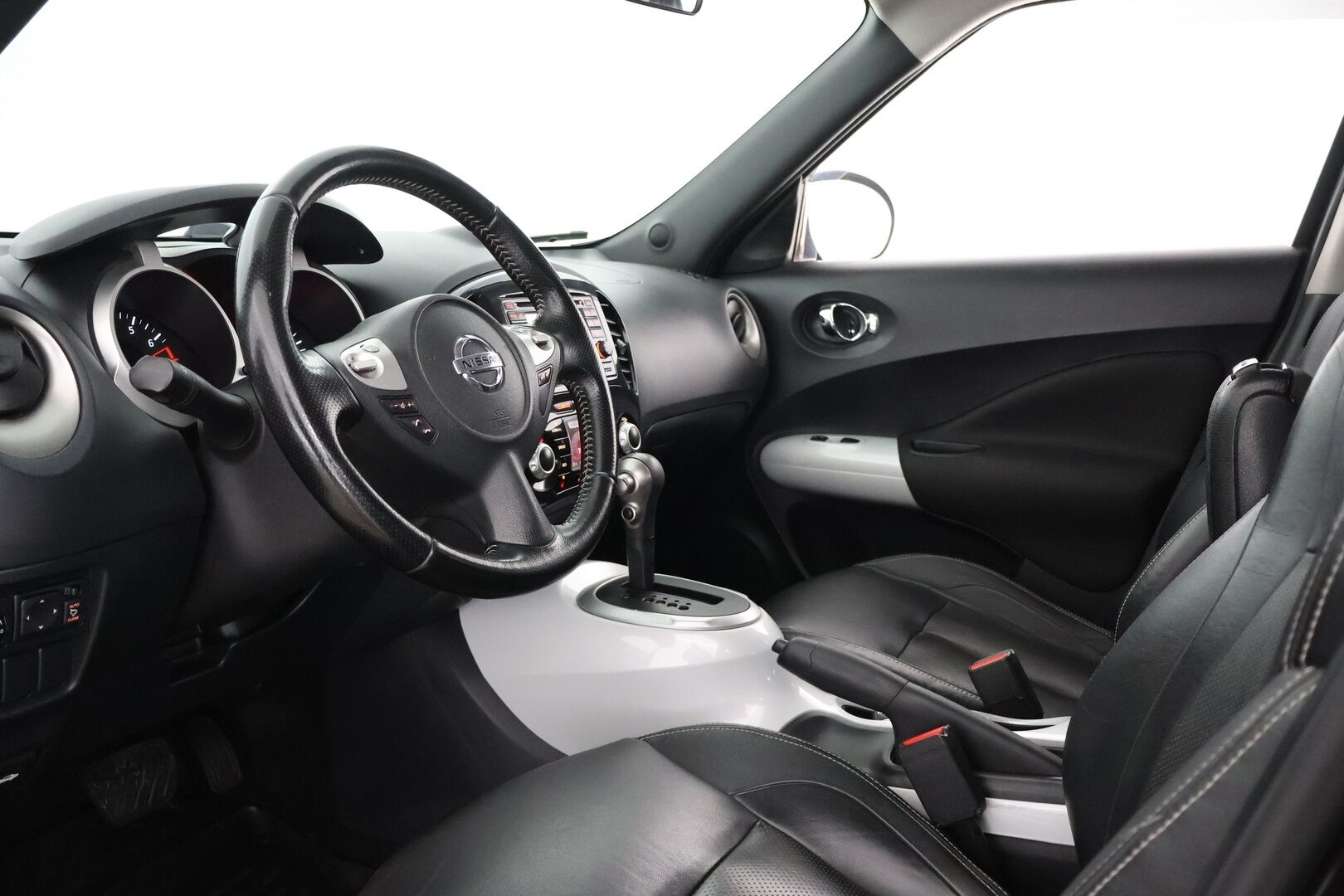 Nissan Juke 2012 1,6L Tekna 2WD CVT Shiro Leather IMS - Vaihteisto viallinen | Nahkasisusta | Koukku | P. Kamera | Keyless | LED- Lisävalo | 2x Renkaat! | Juuri Katsastettu! - YritysOutlet - Myydään vain yrityksille