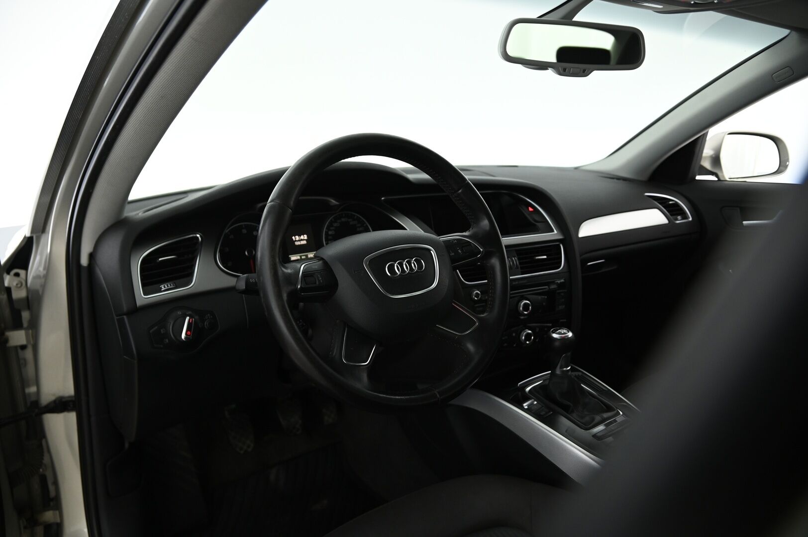 Audi A4 2013 Sedan Business 1,8 TFSI 125 kW *1-Om Suomiauto / Tutkat / Vakkari / Xenon* - 1 Omisteinen luottoAudi uudemmalla tekniikalla / Kahdet hyvät renkaat / Fiksut huollot