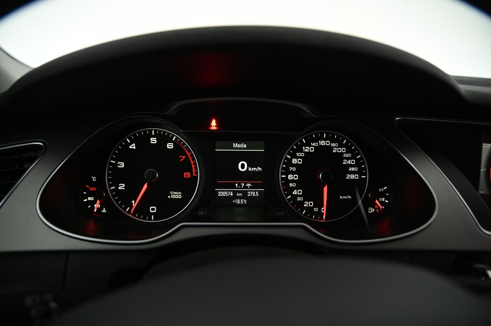 Audi A4 2013 Sedan Business 1,8 TFSI 125 kW *1-Om Suomiauto / Tutkat / Vakkari / Xenon* - 1 Omisteinen luottoAudi uudemmalla tekniikalla / Kahdet hyvät renkaat / Fiksut huollot