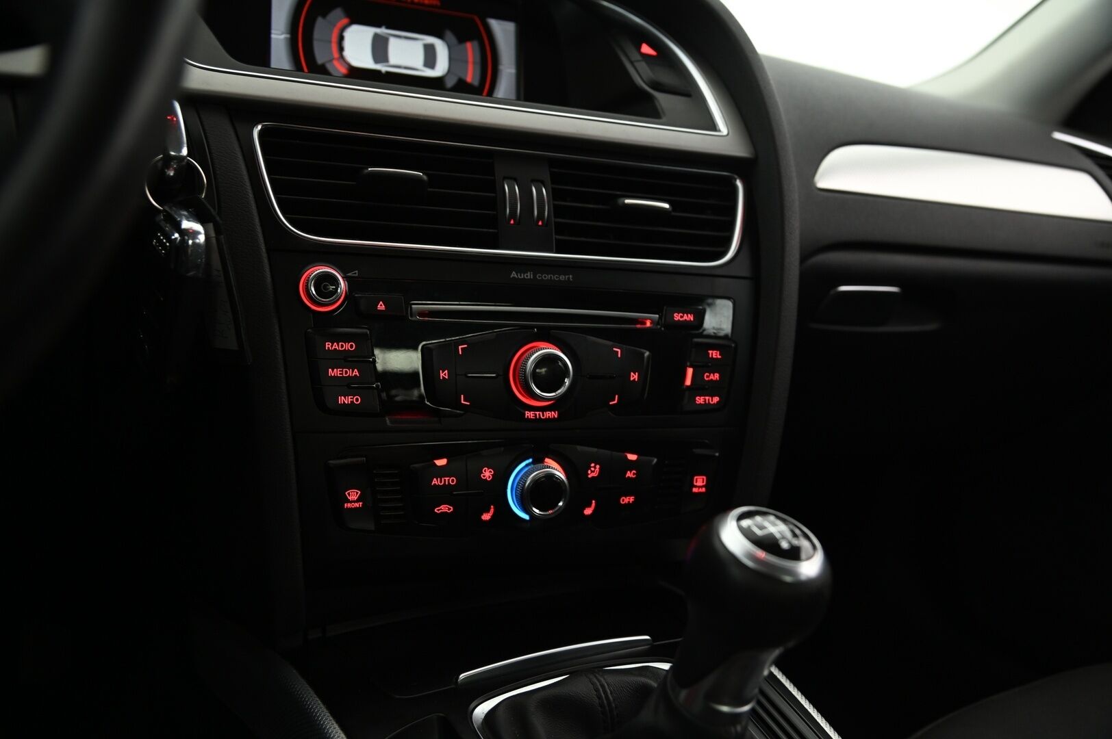 Audi A4 2013 Sedan Business 1,8 TFSI 125 kW *1-Om Suomiauto / Tutkat / Vakkari / Xenon* - 1 Omisteinen luottoAudi uudemmalla tekniikalla / Kahdet hyvät renkaat / Fiksut huollot