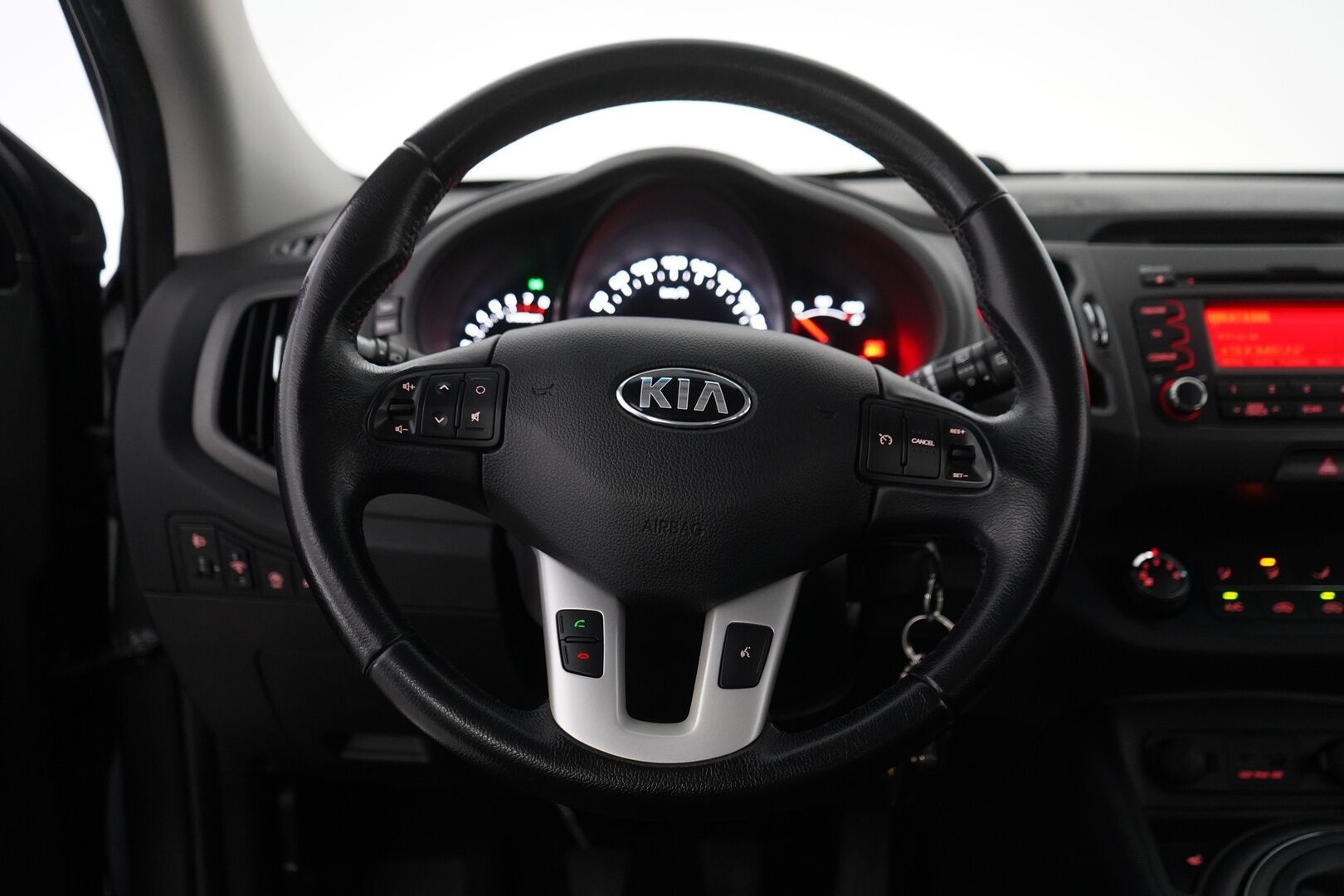 Kia Sportage 2013 1.6 ISG Urban LX EcoDynamics * Vetokoukku / Lohkolämmitin / Vakkari / BT * - Suomi-auto / Viimeisin huolto 185tkm / 2x Renkaat vanteineen