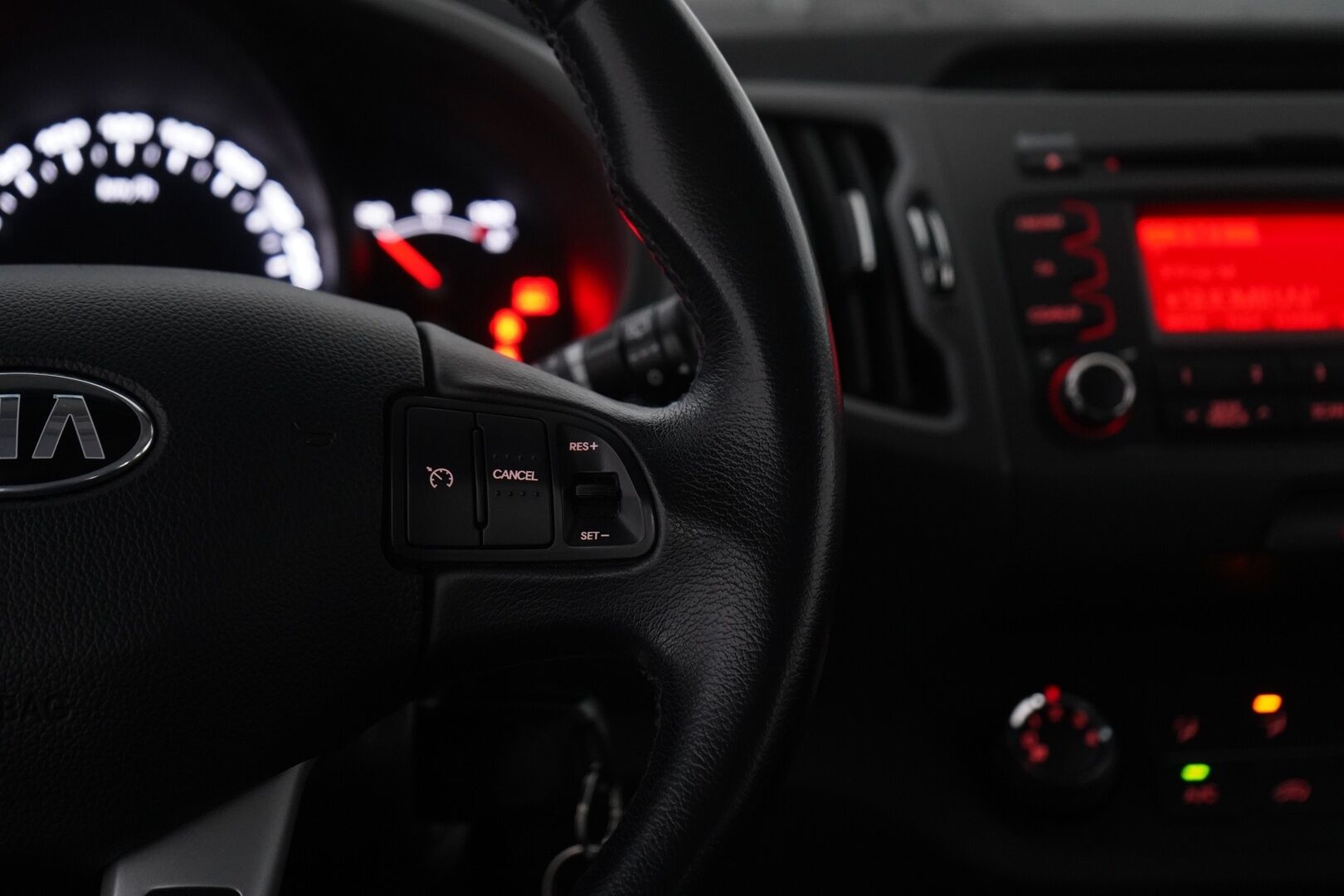 Kia Sportage 2013 1.6 ISG Urban LX EcoDynamics * Vetokoukku / Lohkolämmitin / Vakkari / BT * - Suomi-auto / Viimeisin huolto 185tkm / 2x Renkaat vanteineen