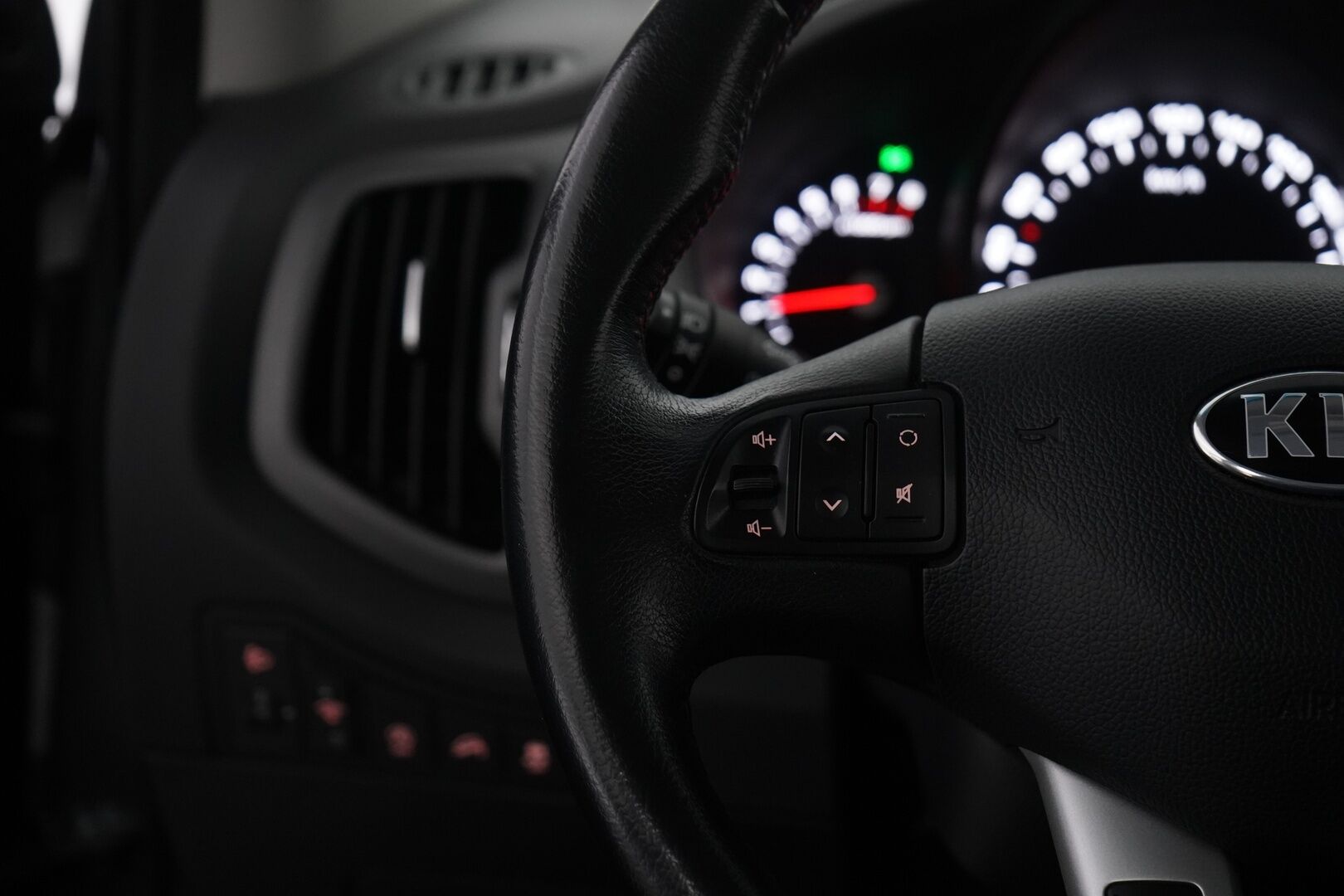 Kia Sportage 2013 1.6 ISG Urban LX EcoDynamics * Vetokoukku / Lohkolämmitin / Vakkari / BT * - Suomi-auto / Viimeisin huolto 185tkm / 2x Renkaat vanteineen