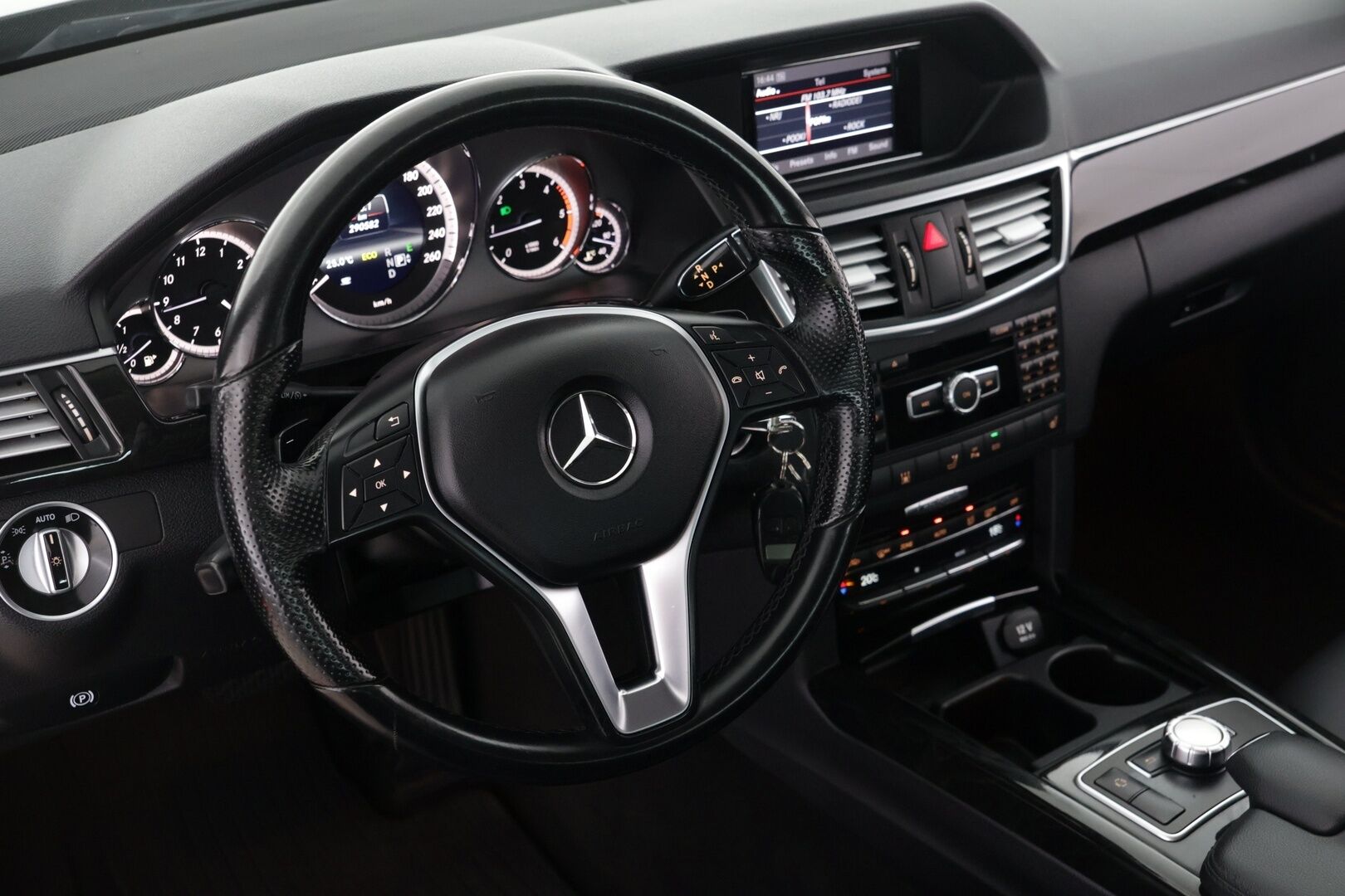 Mercedes-Benz E 2013 220 CDI BE A Premium Business - | Ortopedi-penkit | Webasto | Koukku | Tutkat | ILS | Suomi-auto | 2x aluvanteet |