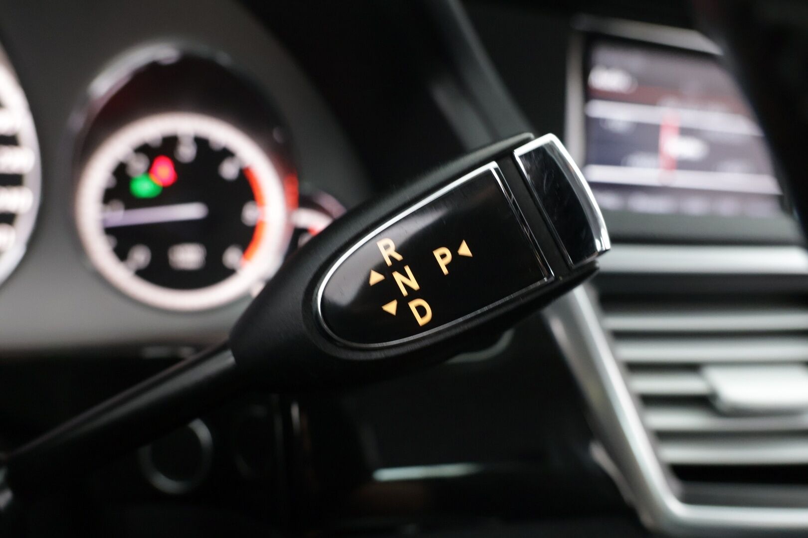 Mercedes-Benz E 2013 220 CDI BE A Premium Business - | Ortopedi-penkit | Webasto | Koukku | Tutkat | ILS | Suomi-auto | 2x aluvanteet |