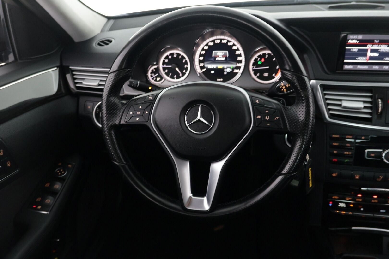 Mercedes-Benz E 2013 220 CDI BE A Premium Business - | Ortopedi-penkit | Webasto | Koukku | Tutkat | ILS | Suomi-auto | 2x aluvanteet |