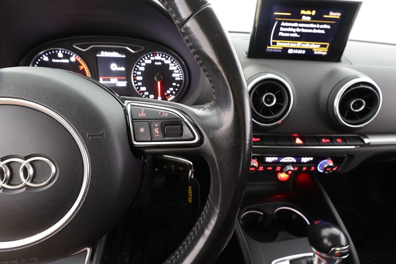 Audi A3 2013 Compact Coupé Business Sport 1,4 TFSI 90 kW S tronic - | Lasikattoluukku | Lohkolämmitin | Xenon | P.Tutka | Sporttipenkit | Vakkari | Bluetooth | Suomi-auto | Kahdet renkaat |