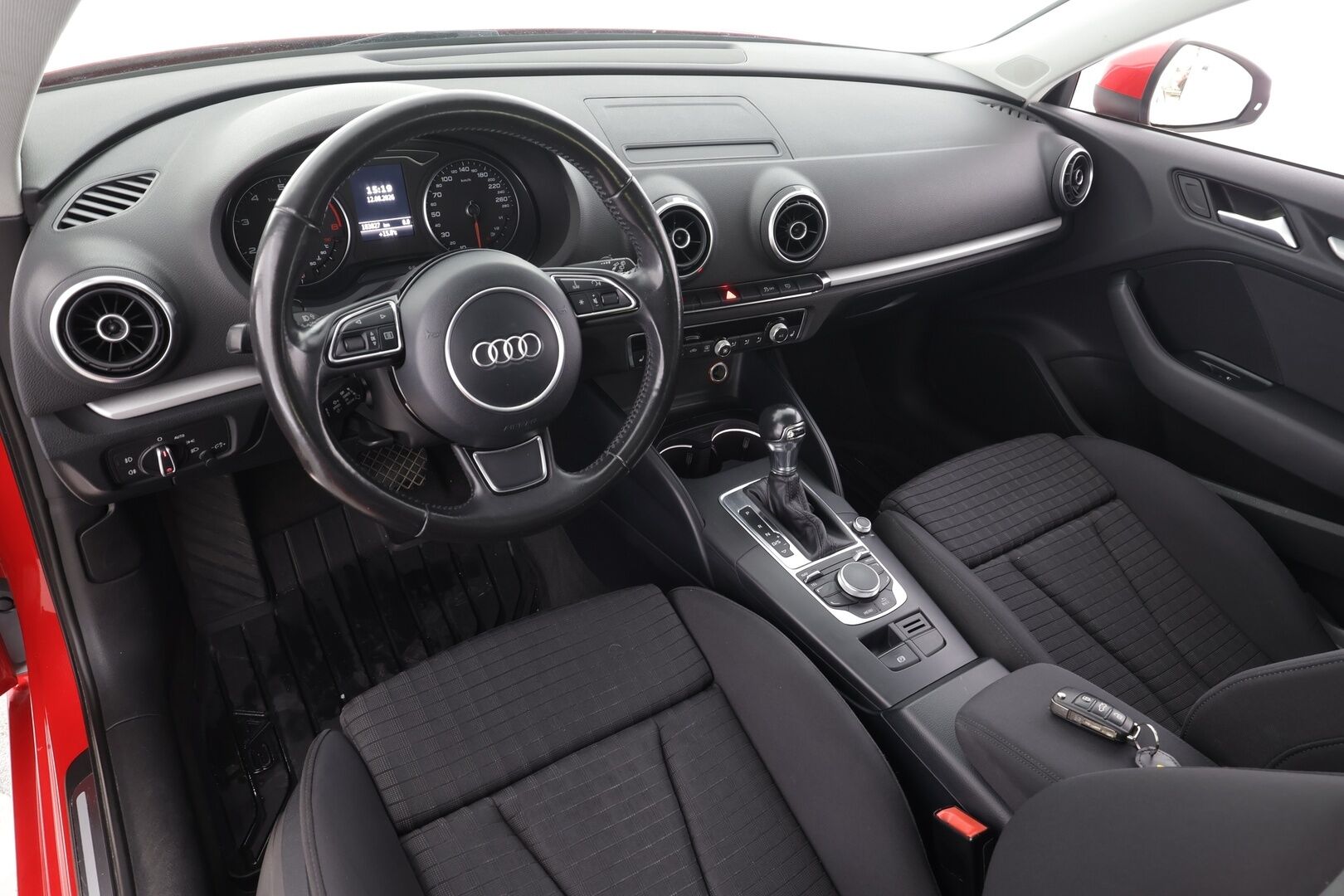 Audi A3 2013 Compact Coupé Business Sport 1,4 TFSI 90 kW S tronic - | Lasikattoluukku | Lohkolämmitin | Xenon | P.Tutka | Sporttipenkit | Vakkari | Bluetooth | Suomi-auto | Kahdet renkaat |