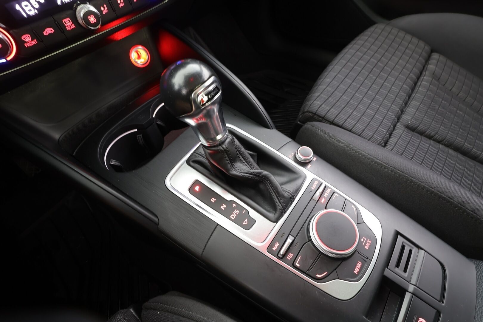 Audi A3 2013 Compact Coupé Business Sport 1,4 TFSI 90 kW S tronic - | Lasikattoluukku | Lohkolämmitin | Xenon | P.Tutka | Sporttipenkit | Vakkari | Bluetooth | Suomi-auto | Kahdet renkaat |