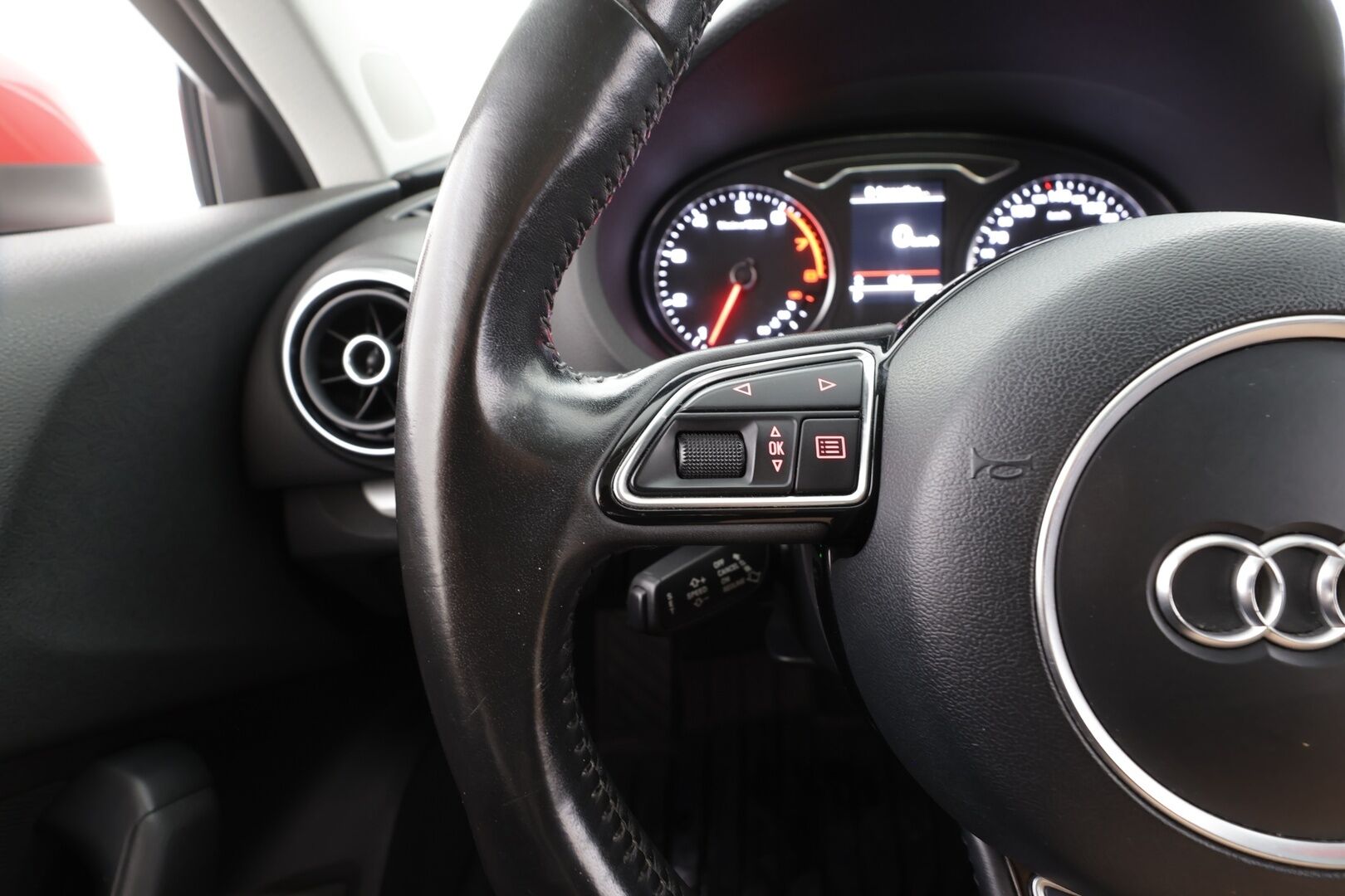 Audi A3 2013 Compact Coupé Business Sport 1,4 TFSI 90 kW S tronic - | Lasikattoluukku | Lohkolämmitin | Xenon | P.Tutka | Sporttipenkit | Vakkari | Bluetooth | Suomi-auto | Kahdet renkaat |