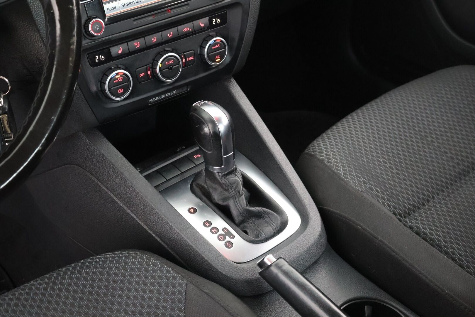 Volkswagen Jetta 2013 Comfortline 1,6 TDI 77 kW (105 hv) BlueMotion Technology DSG-automaatti - Juuri saapunut! | Lohkolämmitin | P.tutka | Kahdet renkaat | Radio