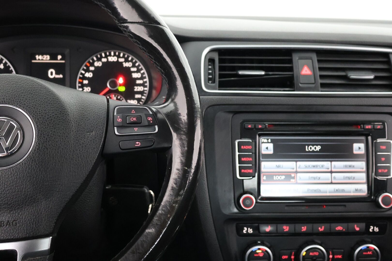 Volkswagen Jetta 2013 Comfortline 1,6 TDI 77 kW (105 hv) BlueMotion Technology DSG-automaatti - Juuri saapunut! | Lohkolämmitin | P.tutka | Kahdet renkaat | Radio