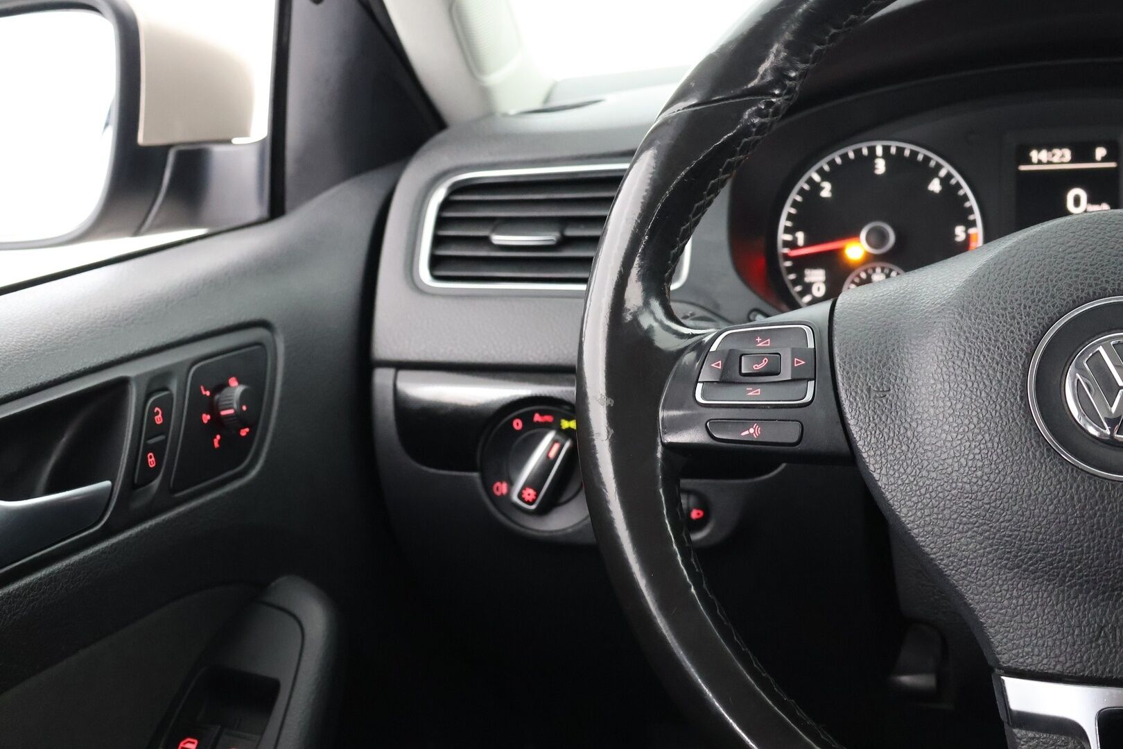 Volkswagen Jetta 2013 Comfortline 1,6 TDI 77 kW (105 hv) BlueMotion Technology DSG-automaatti - Juuri saapunut! | Lohkolämmitin | P.tutka | Kahdet renkaat | Radio