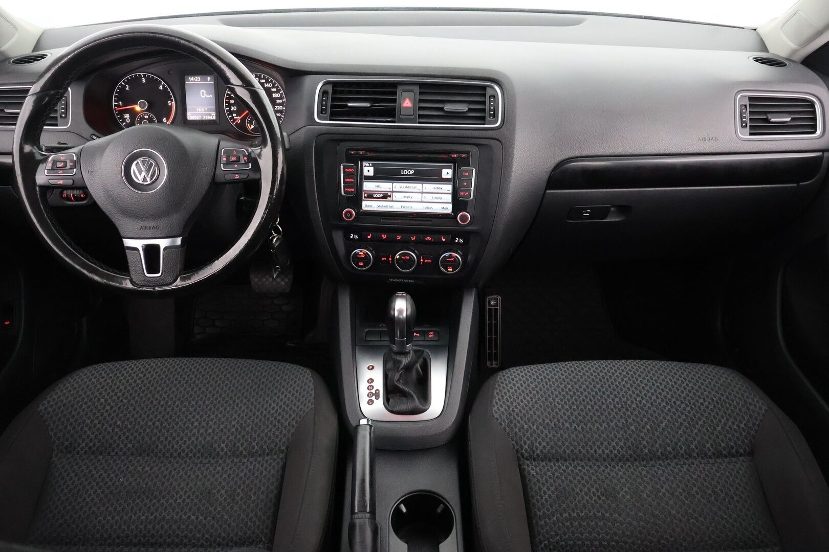Volkswagen Jetta 2013 Comfortline 1,6 TDI 77 kW (105 hv) BlueMotion Technology DSG-automaatti - Juuri saapunut! | Lohkolämmitin | P.tutka | Kahdet renkaat | Radio