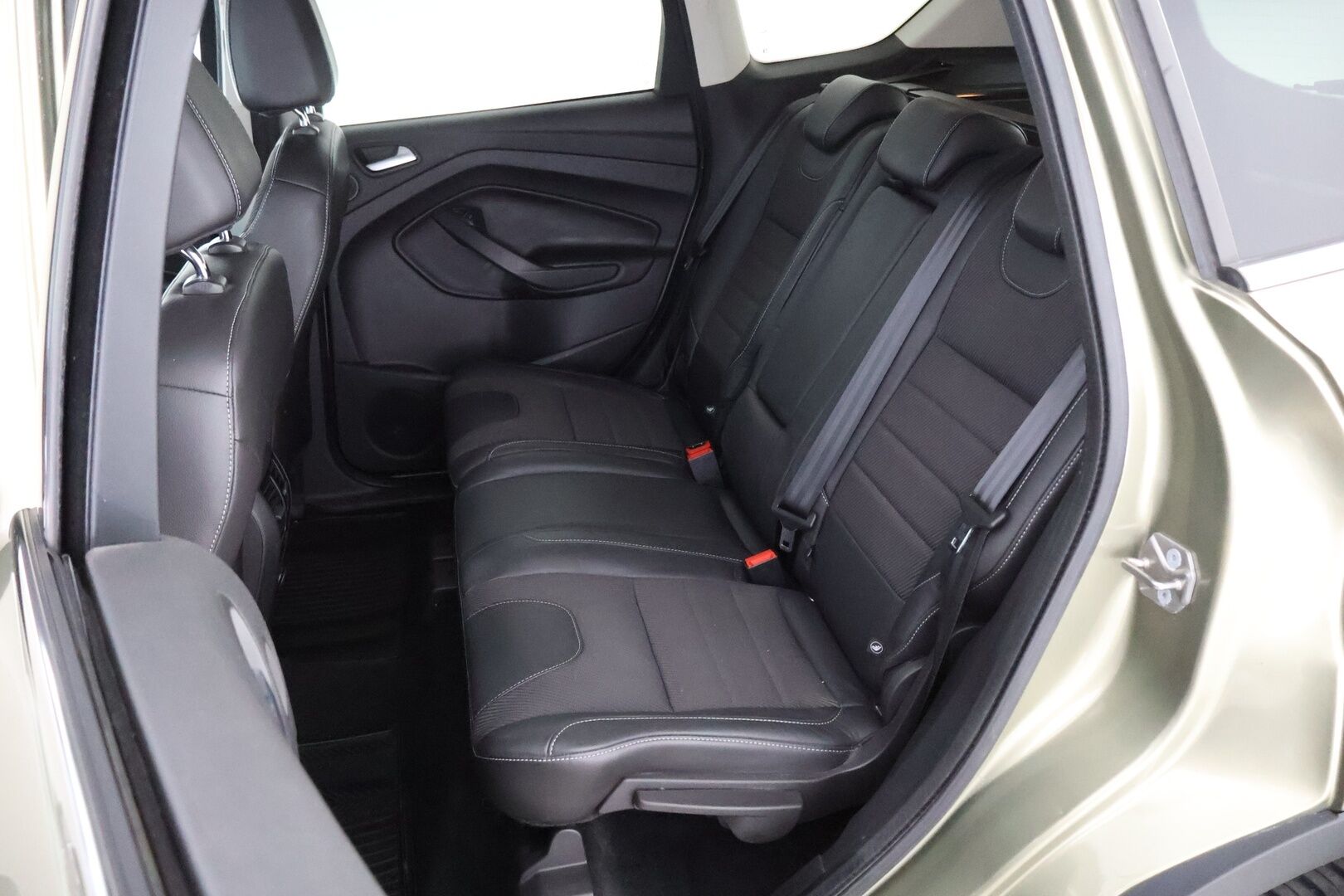 Ford Kuga 2013 2,0TDCi 140 hv PowerShift AWD Titanium 5-ovinen - 1 OM.Suomi-auto / Webasto / Lämm.tuulilasi / BLIS / Puolinahat / Tutkat / Keyless / Sähköluukku / Juuri saapunut!