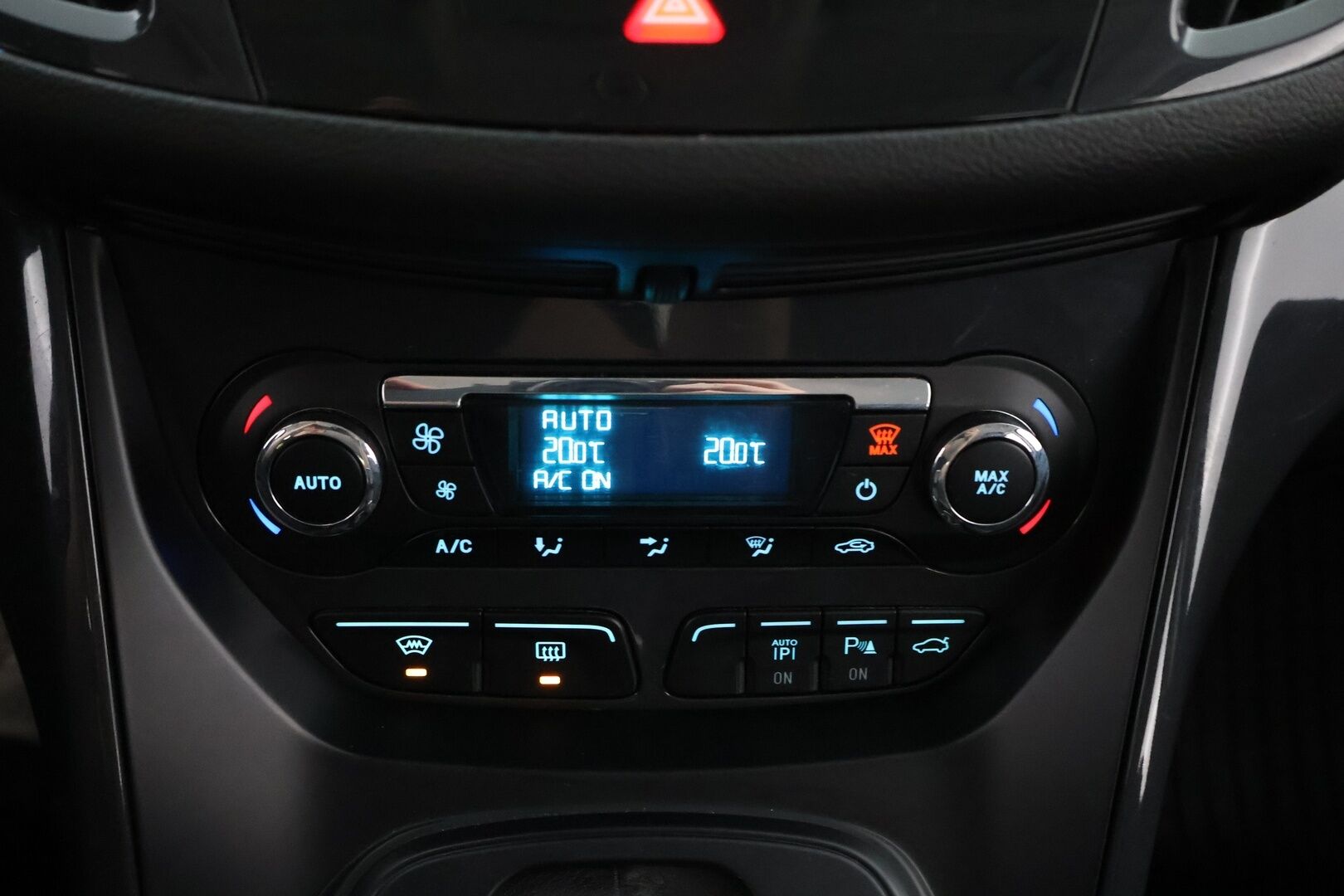 Ford Kuga 2013 2,0TDCi 140 hv PowerShift AWD Titanium 5-ovinen - 1 OM.Suomi-auto / Webasto / Lämm.tuulilasi / BLIS / Puolinahat / Tutkat / Keyless / Sähköluukku / Juuri saapunut!