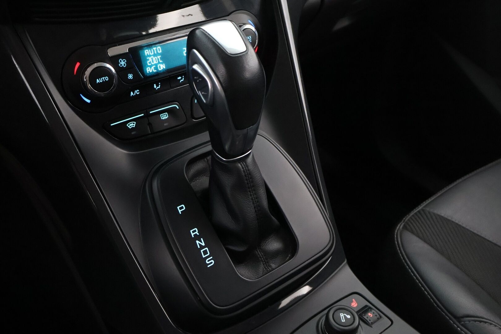 Ford Kuga 2013 2,0TDCi 140 hv PowerShift AWD Titanium 5-ovinen - 1 OM.Suomi-auto / Webasto / Lämm.tuulilasi / BLIS / Puolinahat / Tutkat / Keyless / Sähköluukku / Juuri saapunut!