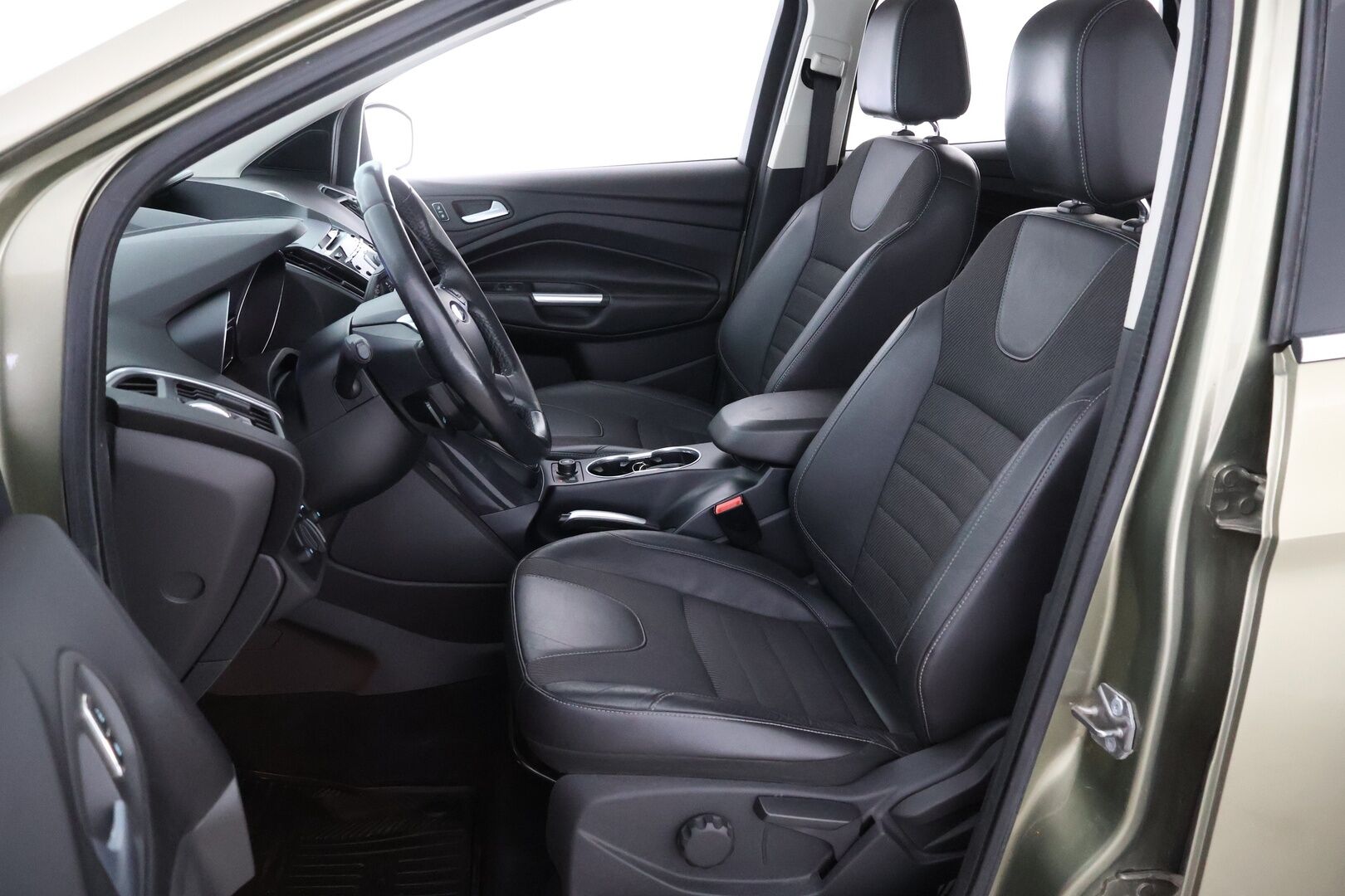Ford Kuga 2013 2,0TDCi 140 hv PowerShift AWD Titanium 5-ovinen - 1 OM.Suomi-auto / Webasto / Lämm.tuulilasi / BLIS / Puolinahat / Tutkat / Keyless / Sähköluukku / Juuri saapunut!