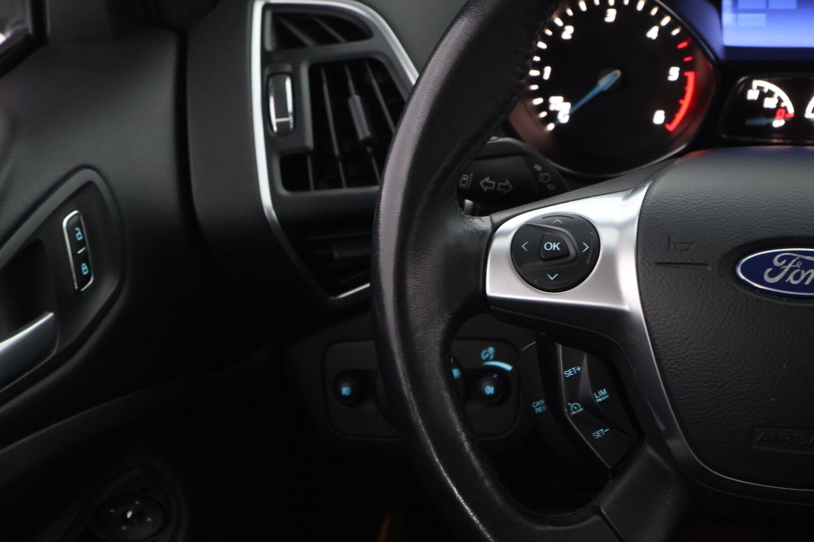 Ford Kuga 2013 2,0TDCi 140 hv PowerShift AWD Titanium 5-ovinen - 1 OM.Suomi-auto / Webasto / Lämm.tuulilasi / BLIS / Puolinahat / Tutkat / Keyless / Sähköluukku / Juuri saapunut!