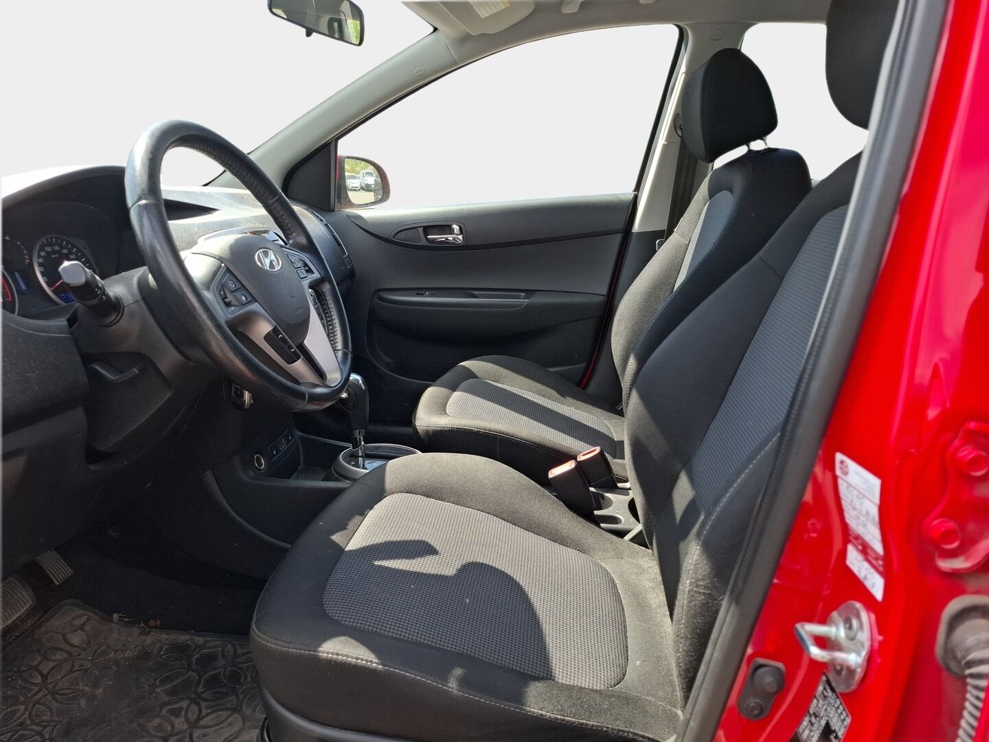 Hyundai i20 2013 5d 1,4 4AT Comfort - Suomi-Auto |  Vakkari |  Lohko+sisäpistoke | Bluetooth
